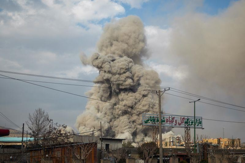 Chiến sự dữ dội tại Iran t&aacute;c động ra sao tới kinh tế Nga, Trung Quốc? - Ảnh 1.