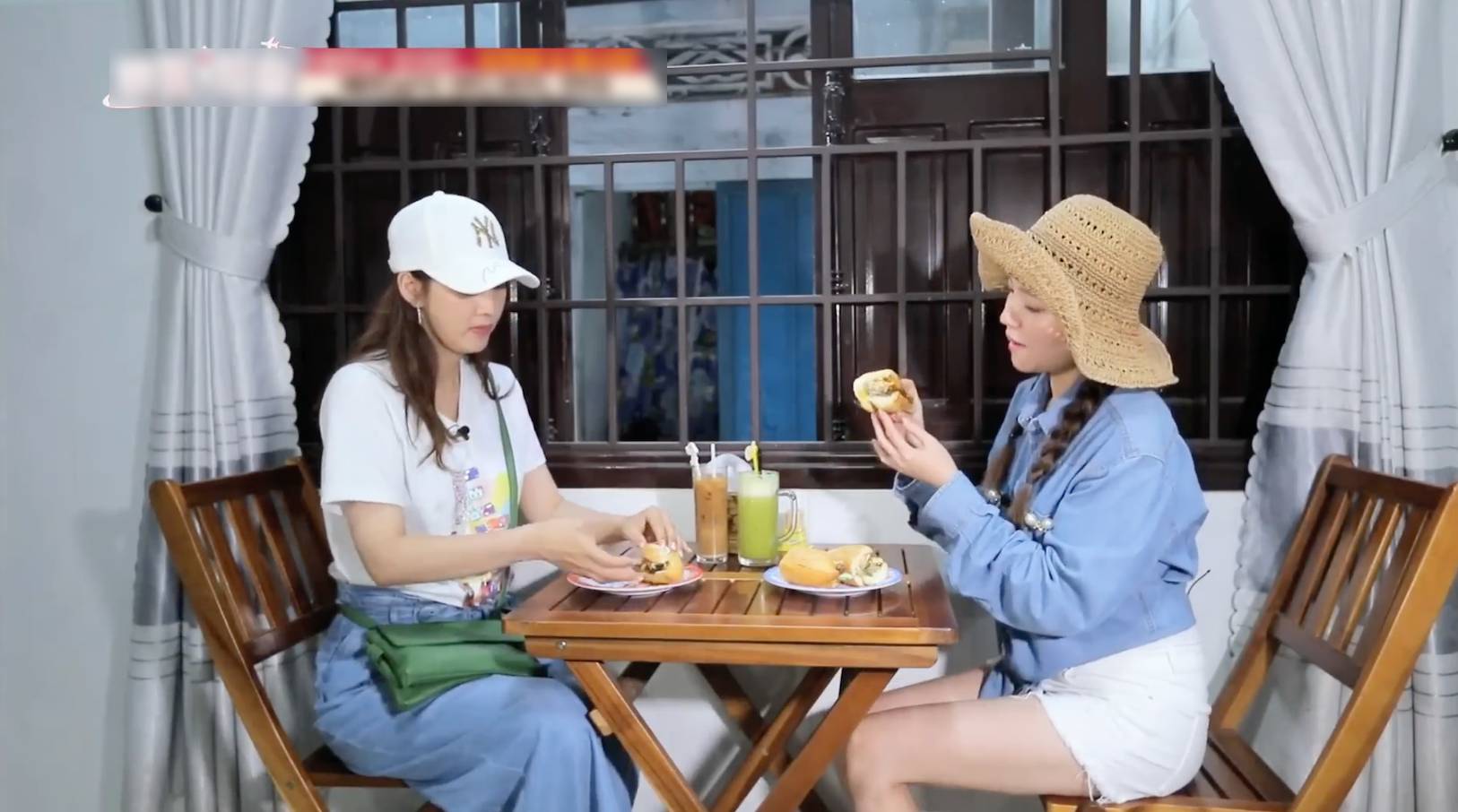 B&aacute;nh m&igrave; Việt Nam g&acirc;y sốt, sao nữ ph&aacute; lệ gọi th&ecirc;m phần thứ 2 - Ảnh 4.