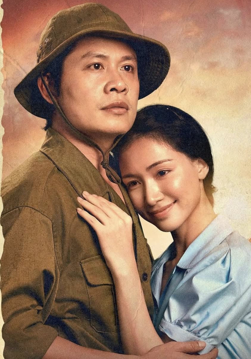 Lộ diện người đ&agrave;n &ocirc;ng mặc qu&acirc;n phục được H&ograve;a Minzy &ocirc;m chầm- Ảnh 3.