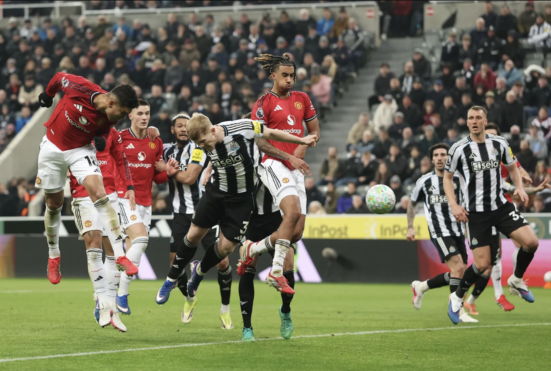 Si&ecirc;u phẩm của Osula nhấn ch&igrave;m "Quỷ đỏ", Carrick nhận thất bại đầu ti&ecirc;n với Man United - Ảnh 4.