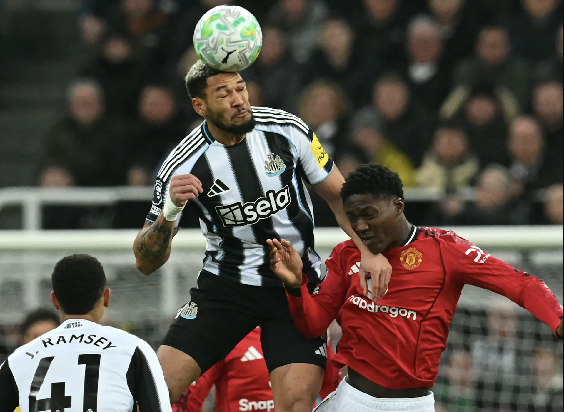 Si&ecirc;u phẩm của Osula nhấn ch&igrave;m "Quỷ đỏ", Carrick nhận thất bại đầu ti&ecirc;n với Man United - Ảnh 1.