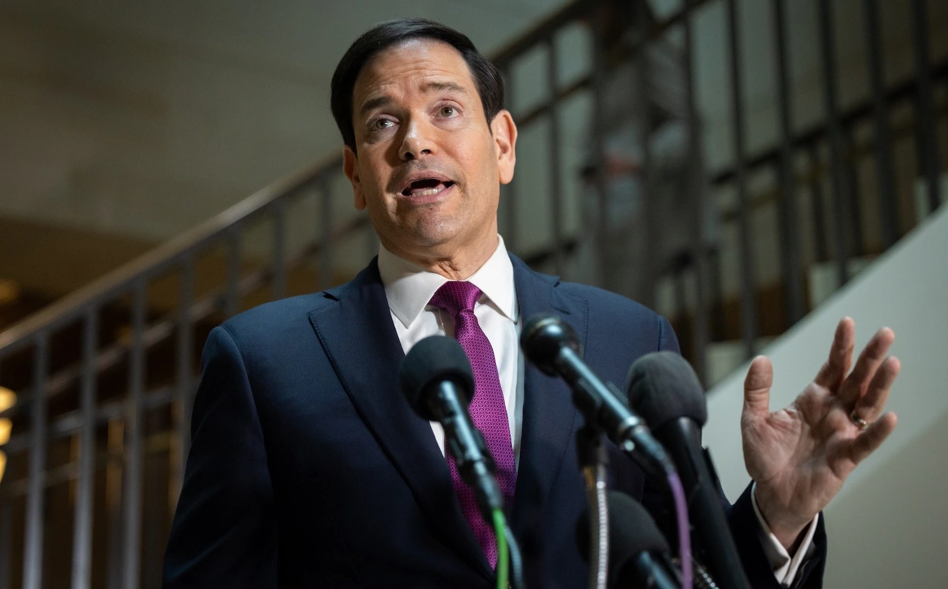 Vết nứt trong Nội các Mỹ về cuộc chiến với Iran năm 2026 - Ảnh 1. Vết nứt trong Nội các Mỹ về cuộc chiến với Iran năm 2026 - Ảnh 1.