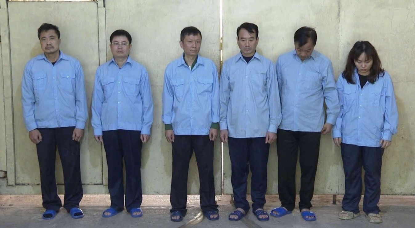 Cựu Chủ tịch Thanh Trì Đặng Thanh Tùng nhận hối lộ bảo kê sân pickleball trái phép - Ảnh 1. Cựu Chủ tịch Thanh Trì Đặng Thanh Tùng nhận hối lộ bảo kê sân pickleball trái phép - Ảnh 1.