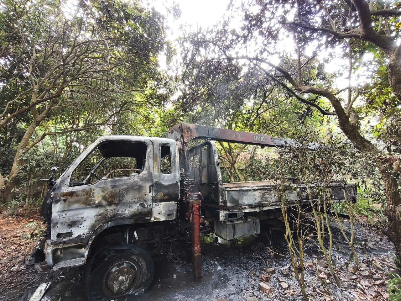 Hà Nội: Xe tải cẩu vướng dây điện gây cháy , tài xế tử vong thảm khốc - Ảnh 1.