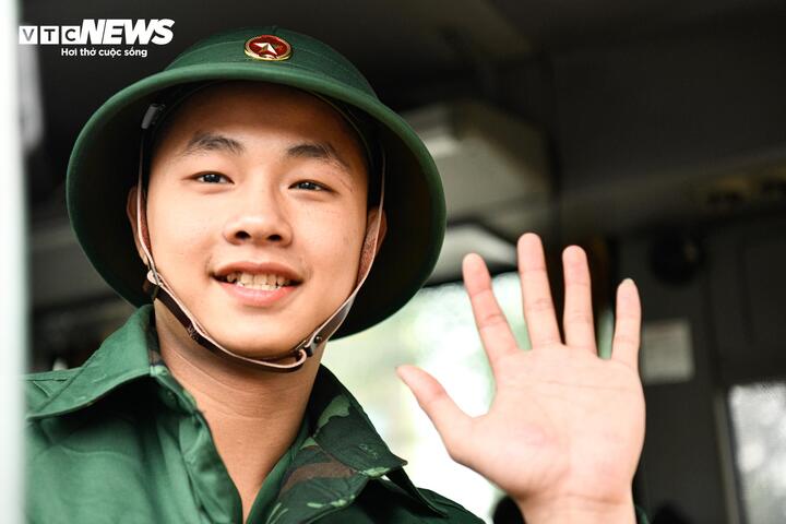 Thanh ni&ecirc;n cả nước l&ecirc;n đường nhập ngũ 2026: H&agrave;nh tr&igrave;nh nghĩa vụ qu&acirc;n sự bắt đầu - Ảnh 1.