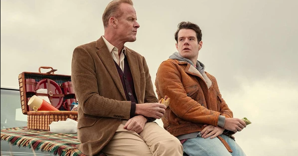 Khoảnh khắc rơi nước mắt trong Sex Education: Một lời nói của người cha mà đứa trẻ đã chờ cả tuổi thơ - Ảnh 2.