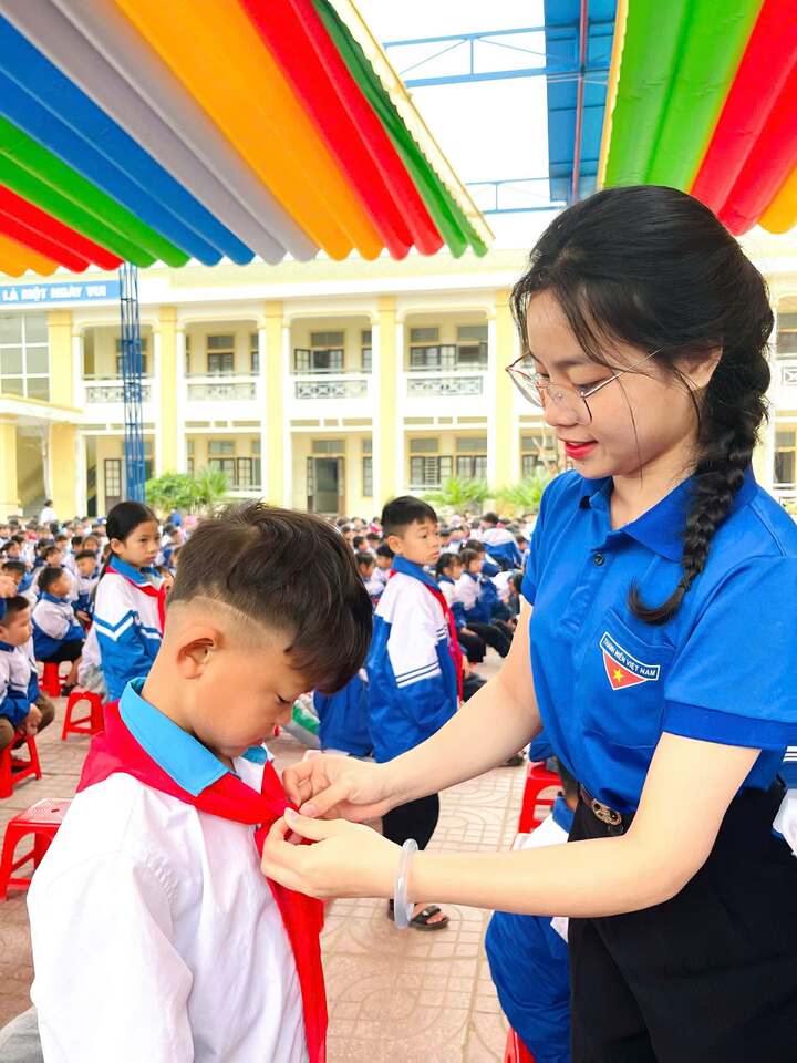 C&ocirc; gi&aacute;o 24 tuổi người Ơ Đu ứng cử đại biểu Quốc hội với kh&aacute;t vọng gi&aacute;o dục v&ugrave;ng cao - Ảnh 3.