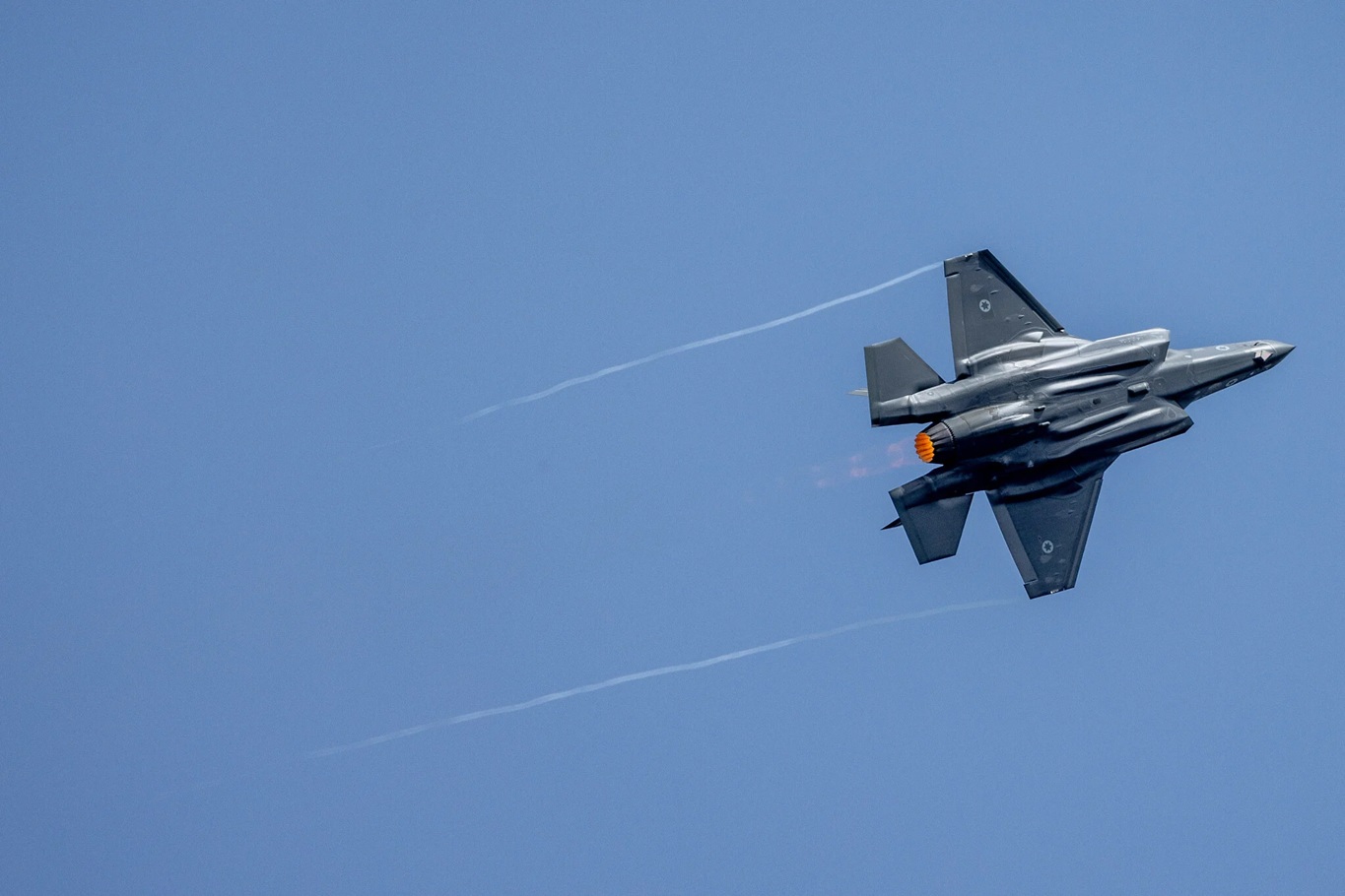 F - 35 Israel bắn hạ máy bay Iran ở Tehran và Lời đe dọa từ Israel - Ảnh 1. F - 35 Israel bắn hạ máy bay Iran ở Tehran và Lời đe dọa từ Israel - Ảnh 1.