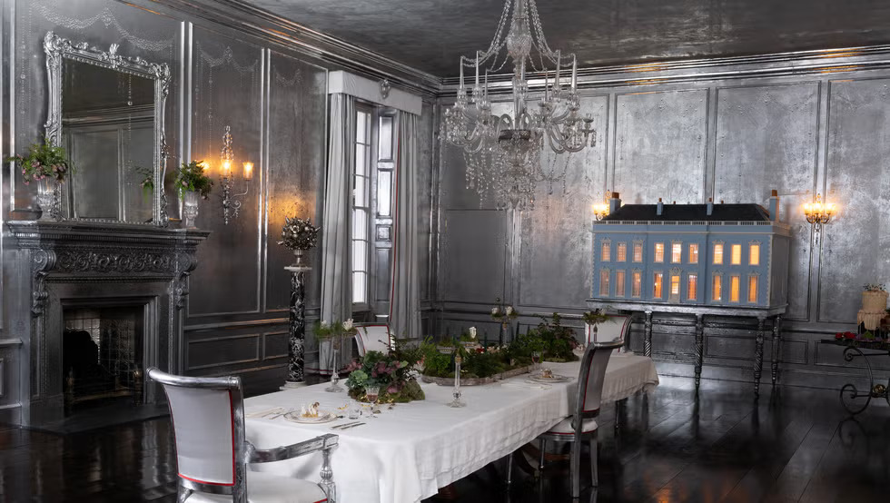 Giải mã 9 chi tiết ẩn trong Đồi Gió Hú: Phòng ngủ mang màu da nữ chính, tại sao bức tường lại "đổ mồ hôi"?- Ảnh 8. Giải mã 9 chi tiết ẩn trong Đồi Gió Hú: Phòng ngủ mang màu da nữ chính, tại sao bức tường lại "đổ mồ hôi"?- Ảnh 8.