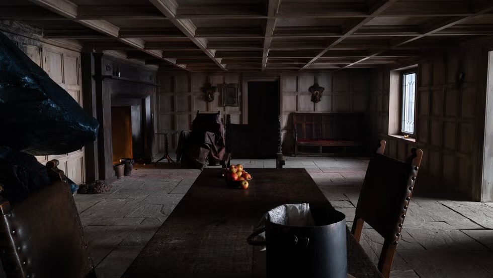 Giải mã 9 chi tiết ẩn trong Đồi Gió Hú: Phòng ngủ mang màu da nữ chính, tại sao bức tường lại "đổ mồ hôi"?- Ảnh 3. Giải mã 9 chi tiết ẩn trong Đồi Gió Hú: Phòng ngủ mang màu da nữ chính, tại sao bức tường lại "đổ mồ hôi"?- Ảnh 3.