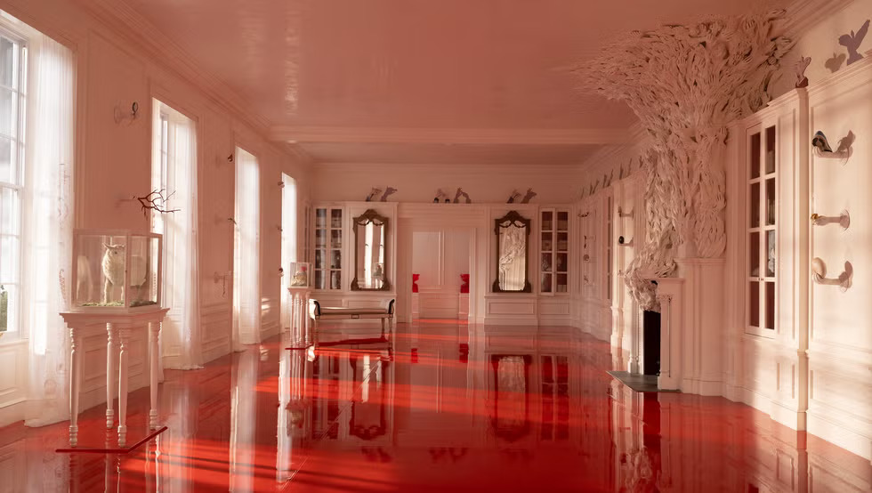 Giải mã 9 chi tiết ẩn trong Đồi Gió Hú: Phòng ngủ mang màu da nữ chính, tại sao bức tường lại "đổ mồ hôi"?- Ảnh 11. Giải mã 9 chi tiết ẩn trong Đồi Gió Hú: Phòng ngủ mang màu da nữ chính, tại sao bức tường lại "đổ mồ hôi"?- Ảnh 11.