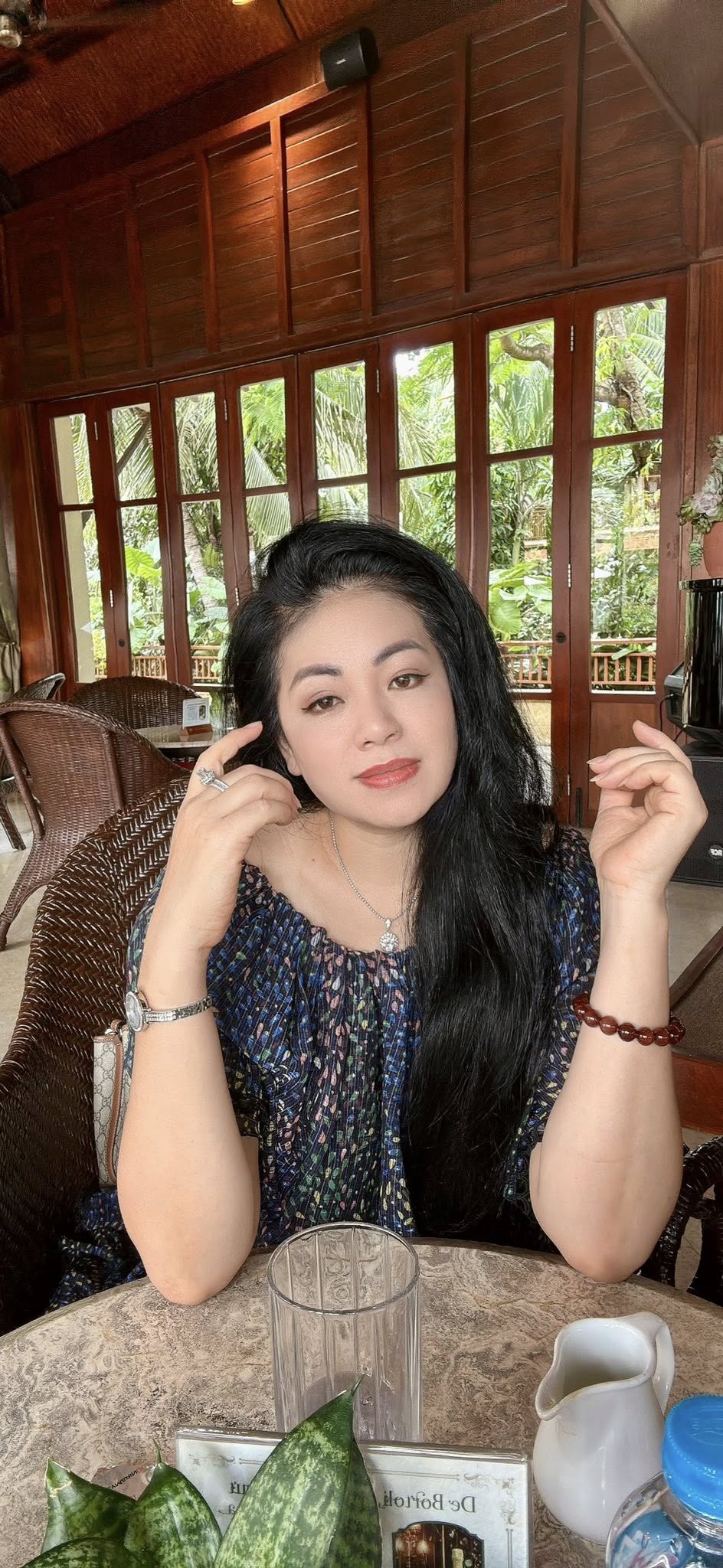 "Nữ ho&agrave;ng nhạc đỏ" l&agrave; mẹ đơn th&acirc;n 4 con chia sẻ sự mệt mỏi, nhắc tới mẹ ruột - Ảnh 2.