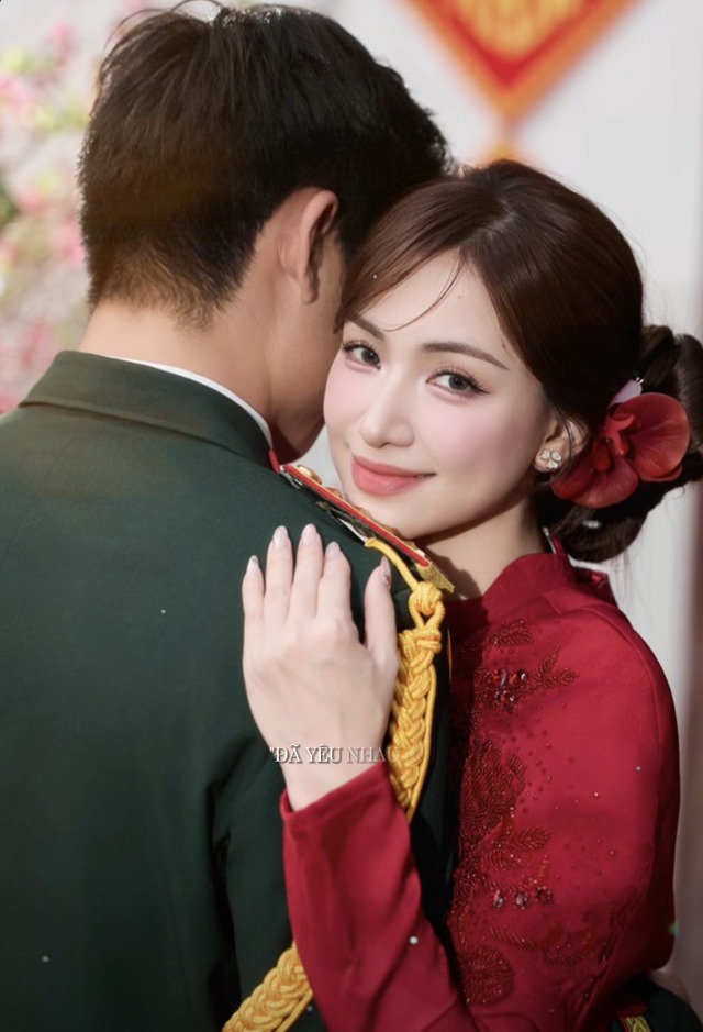 Phản ứng của Văn To&agrave;n khi H&ograve;a Minzy th&acirc;n thiết b&ecirc;n trai lạ? - Ảnh 1.