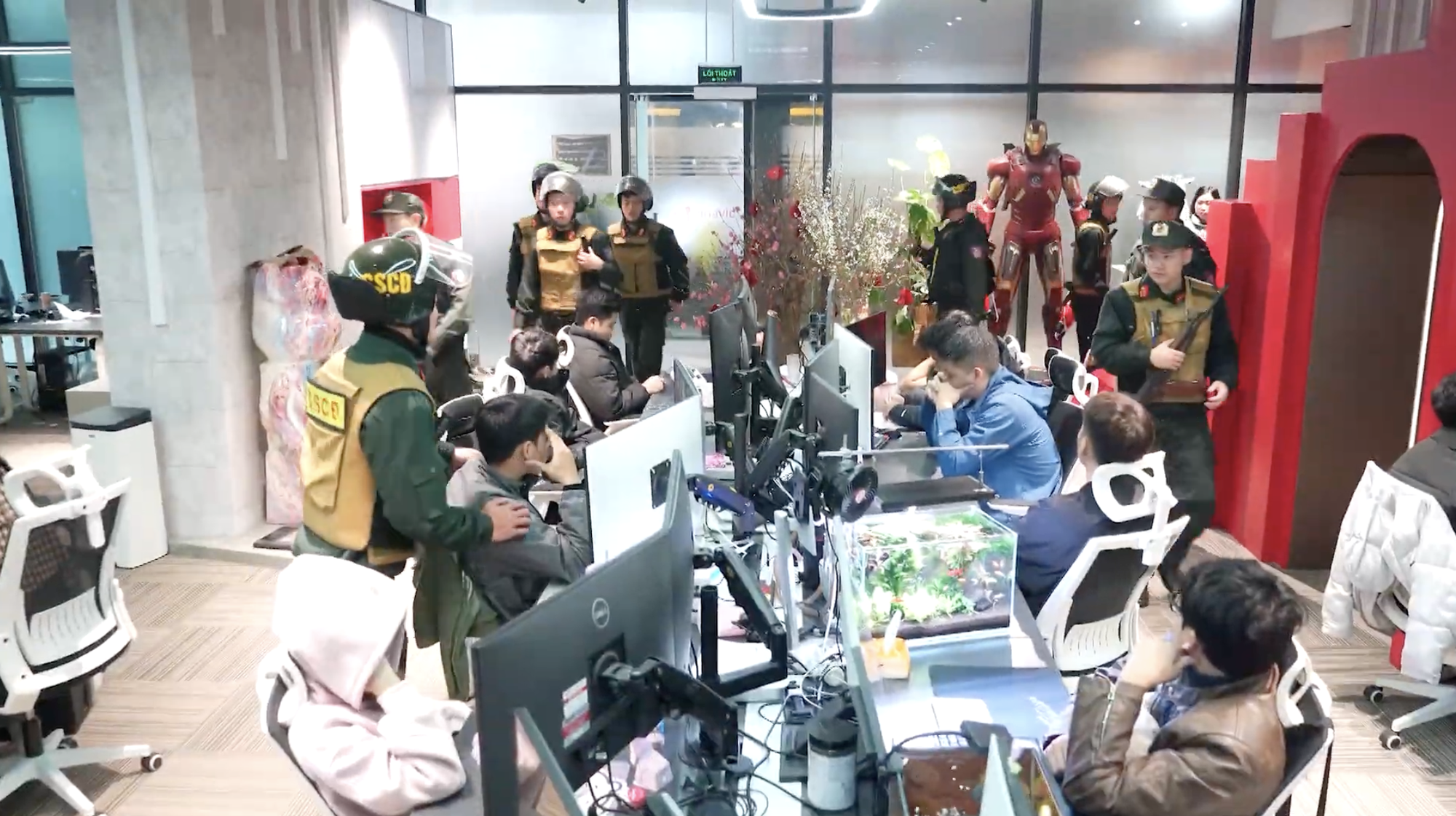 Vụ X&ocirc;i lạc TV 2026: Khởi tố b&igrave;nh luận vi&ecirc;n v&agrave; c&aacute;c &ocirc;ng tr&ugrave;m tổ chức đ&aacute;nh bạc - Ảnh 1.