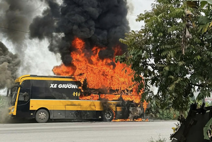Xe khách giường nằm bốc cháy ở Bắc Ninh: Nguyên nhân và khuyến cáo an toàn - Ảnh 1.