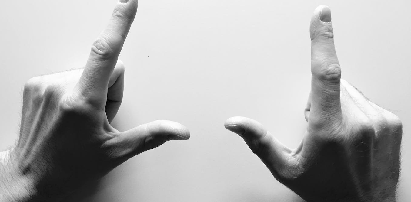 Tại sao nhiều người th&ocirc;ng minh vẫn kh&ocirc;ng ph&acirc;n biệt được tr&aacute;i phải? - Ảnh 2.