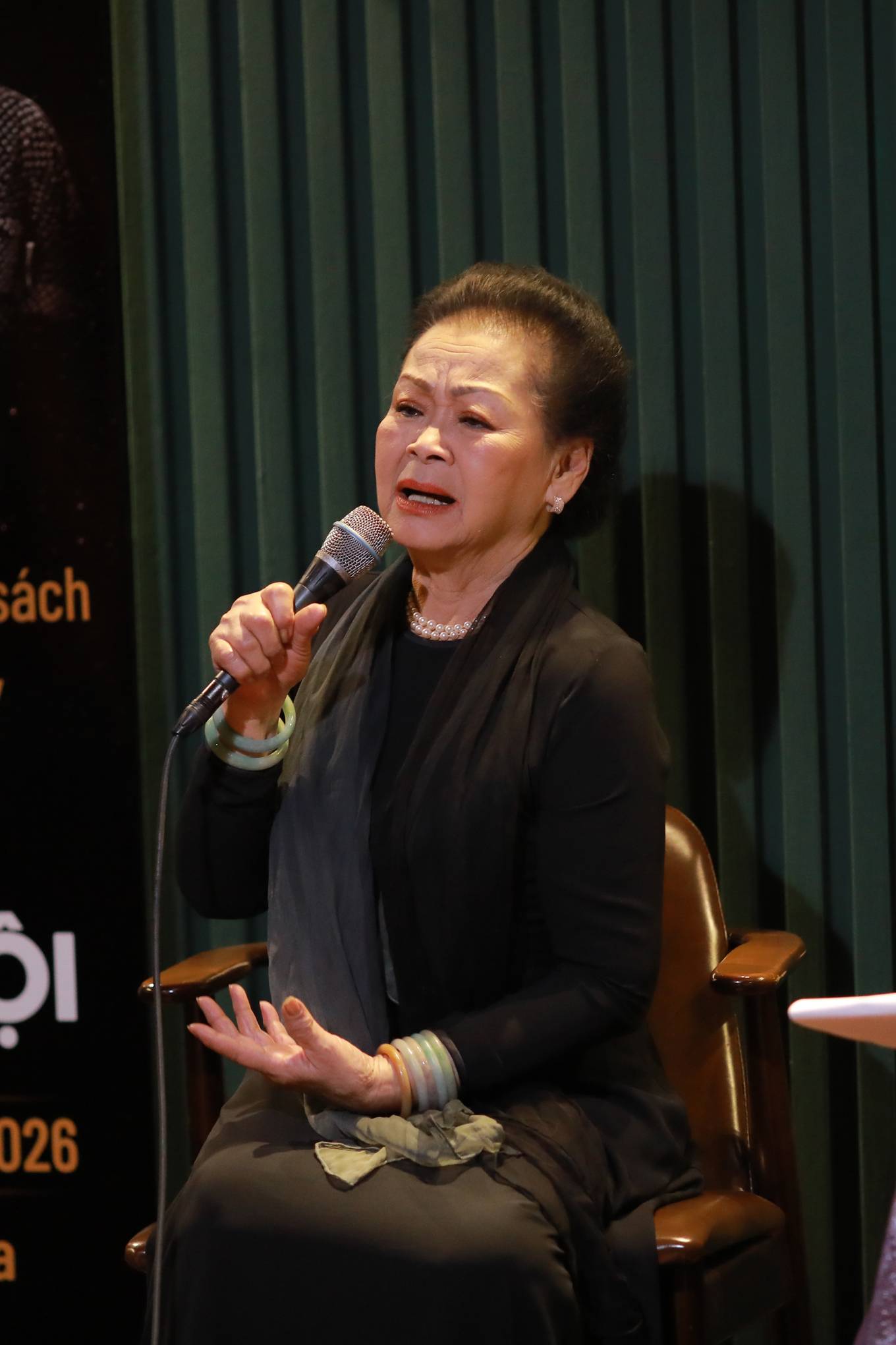 Danh ca Kh&aacute;nh Ly: "Đừng n&oacute;i thế, vợ chồng ở với nhau c&ograve;n ch&aacute;n" - Ảnh 2.