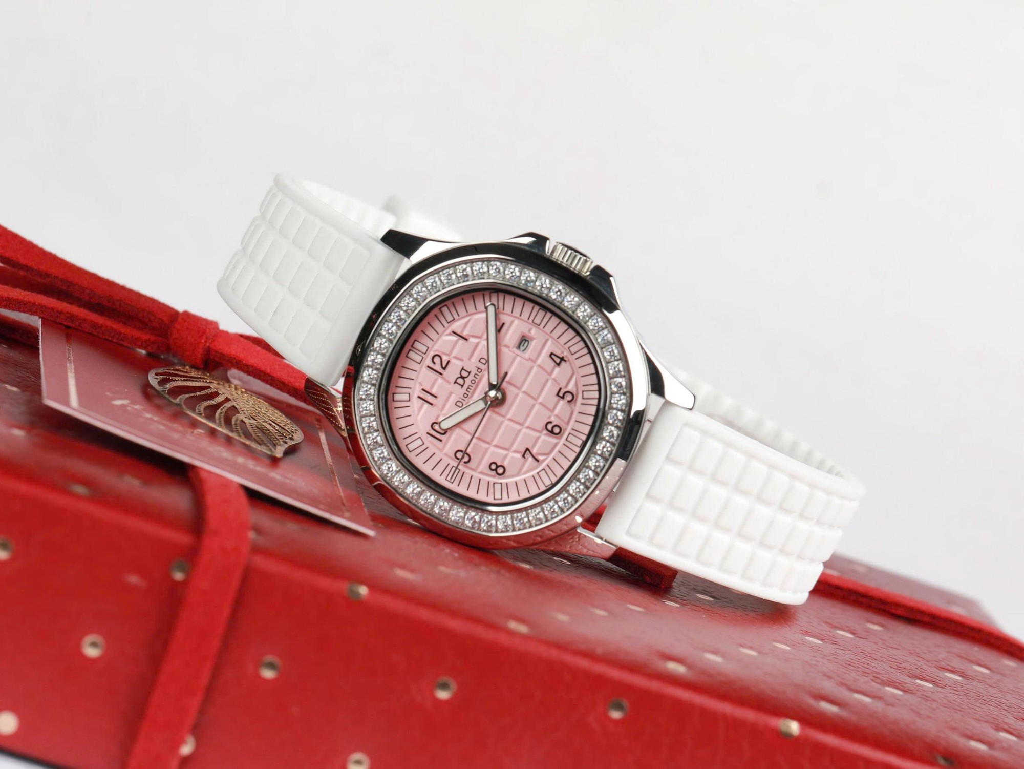 Đăng Quang Watch ra mắt BST Diamond D 2026: Vẻ đẹp vĩnh cửu d&agrave;nh tặng ph&aacute;i đẹp nh&acirc;n ng&agrave;y 08/03 - Ảnh 4.