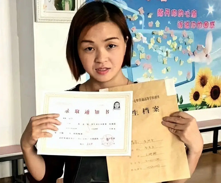 12 năm sau trượt cao đẳng, ph&aacute;t hiện sự thật chấn động về bằng cấp - Ảnh 1.