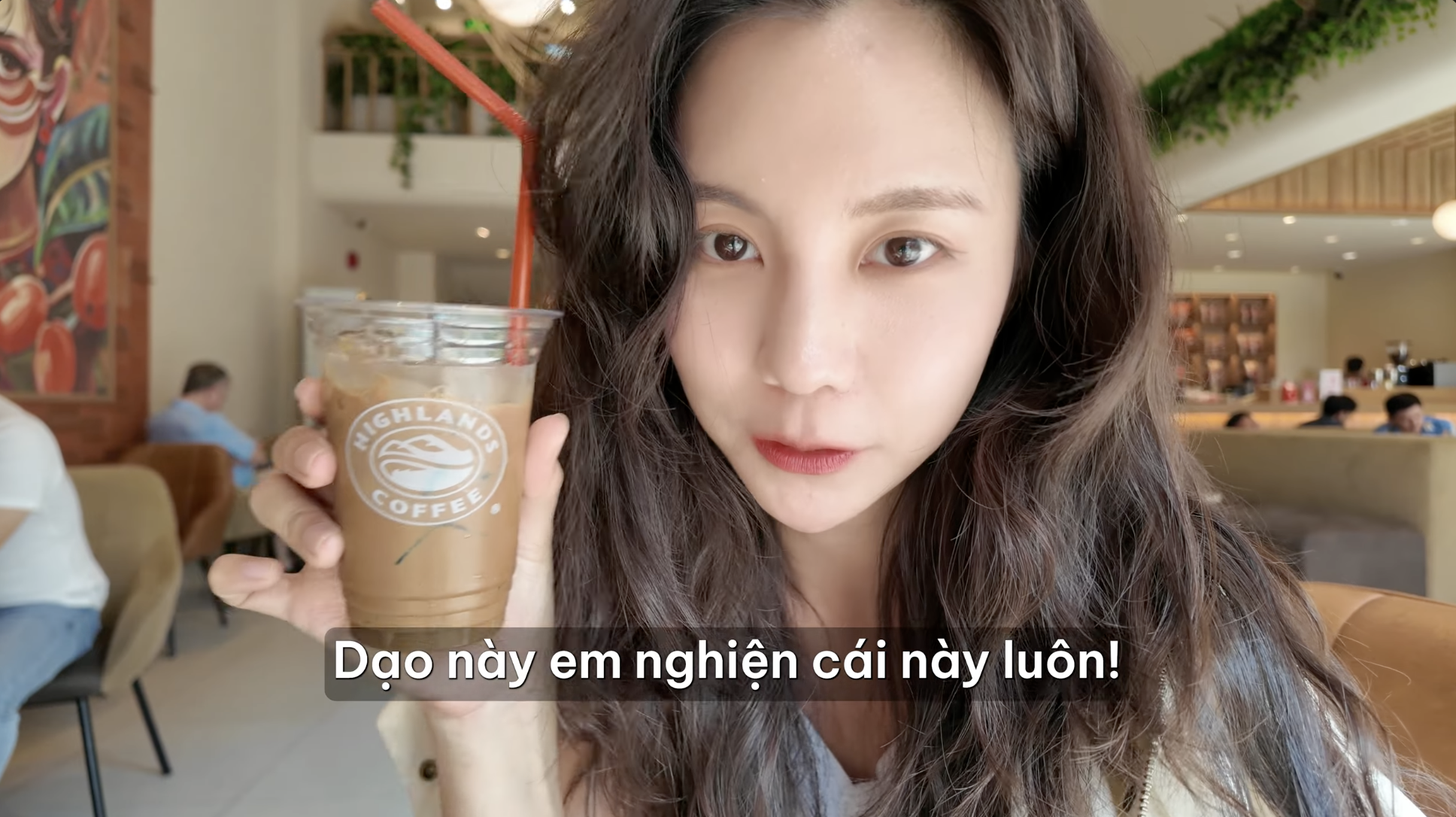 Kh&aacute;ch H&agrave;n sang Việt Nam nhịn tiền xe, cuốc bộ chỉ để mua được thứ nước g&acirc;y nghiện n&agrave;y - Ảnh 2.