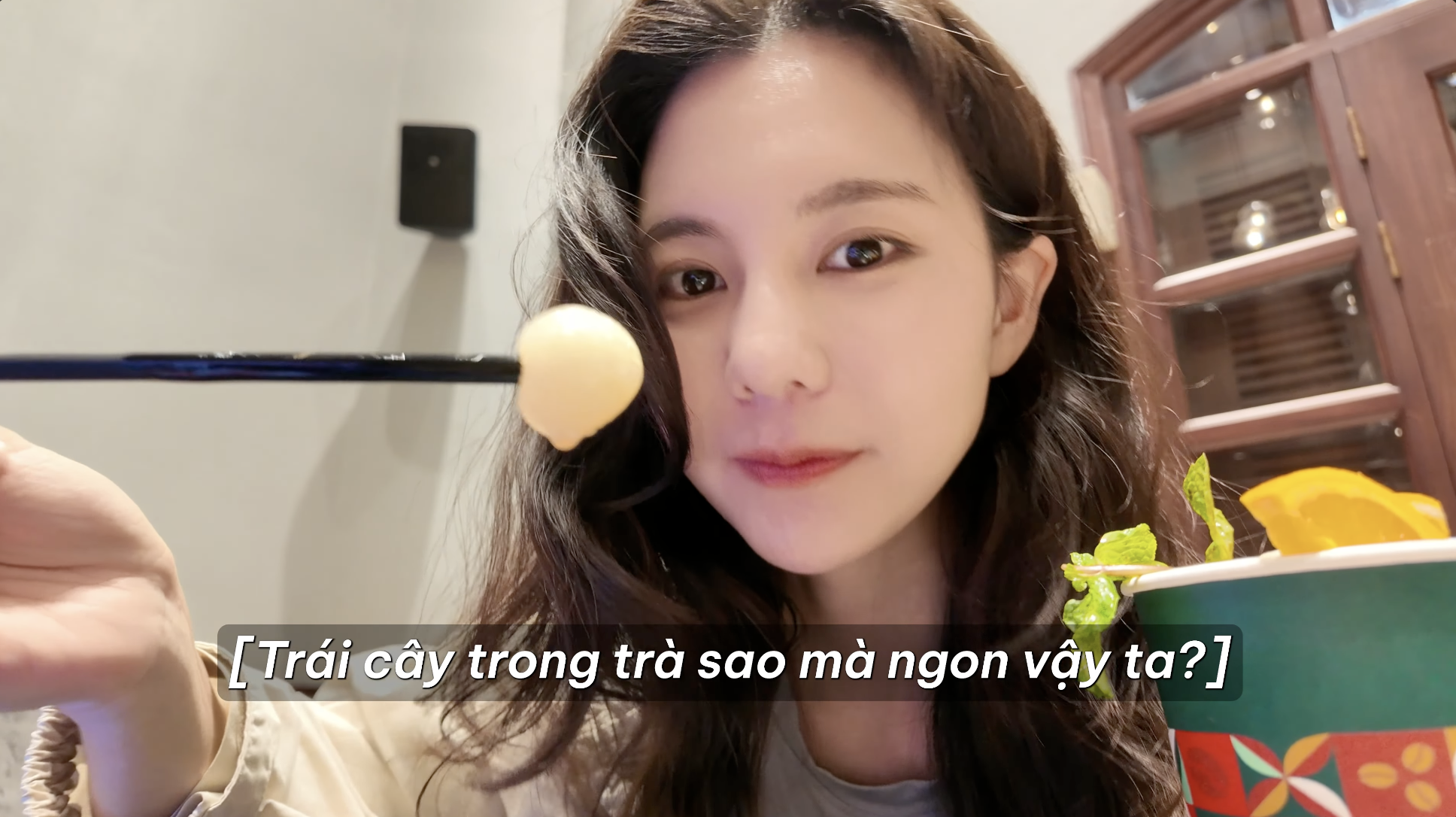 Kh&aacute;ch H&agrave;n sang Việt Nam nhịn tiền xe, cuốc bộ chỉ để mua được thứ nước g&acirc;y nghiện n&agrave;y - Ảnh 11.