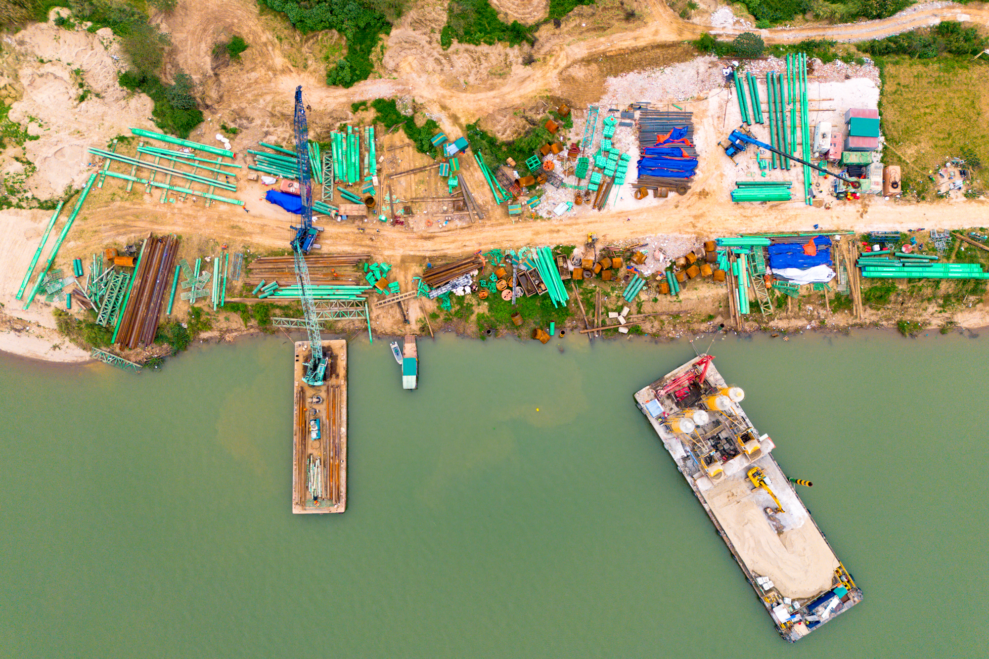 To&agrave;n cảnh c&ocirc;ng trường x&acirc;y cầu hơn 16.000 tỷ của Sun Group ở H&agrave; Nội: M&aacute;y m&oacute;c phủ k&iacute;n mặt s&ocirc;ng, phấn đấu ho&agrave;n th&agrave;nh nhanh nhất Việt Nam - Ảnh 11.