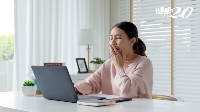 Ngủ đủ 8 tiếng vẫn mệt: Cơ thể phụ nữ 40+ c&oacute; thể đang thiếu một yếu tố quan trọng- Ảnh 1.