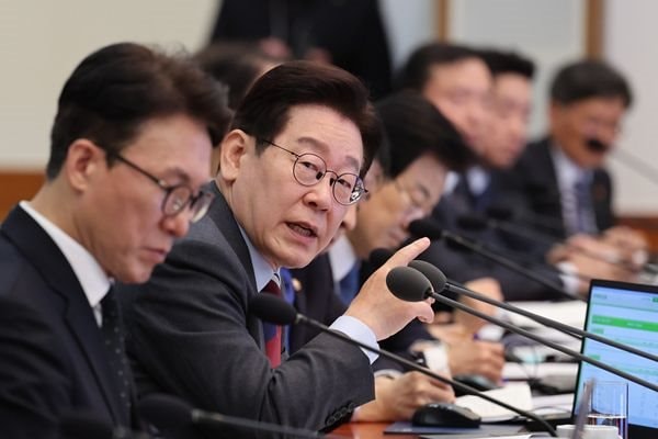 Thị trường chứng kho&aacute;n H&agrave;n Quốc giảm mạnh: Giải ph&aacute;p khẩn cấp từ Ch&iacute;nh phủ 2026 - Ảnh 2.