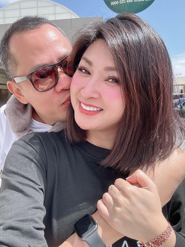 Đại gia si m&ecirc; mẹ đơn th&acirc;n U50 l&agrave; nghệ sĩ, b&agrave; chủ ph&ograve;ng tr&agrave; ở Mỹ - Ảnh 5.