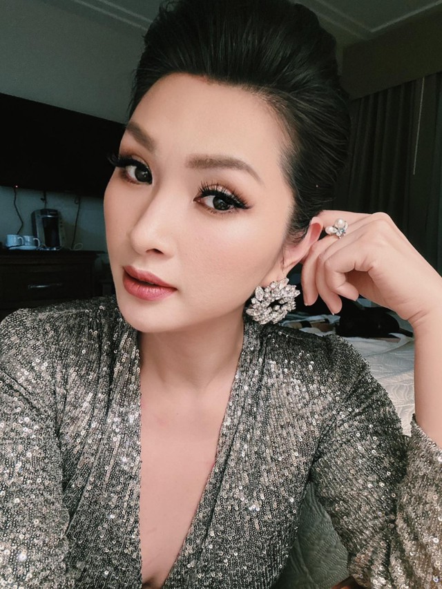 Đại gia si m&ecirc; mẹ đơn th&acirc;n U50 l&agrave; nghệ sĩ, b&agrave; chủ ph&ograve;ng tr&agrave; ở Mỹ - Ảnh 4.