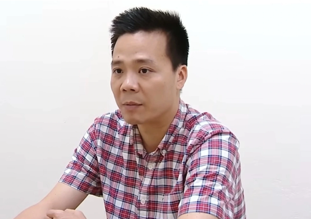 Cựu cảnh s&aacute;t b&aacute;o tin cho "&ocirc;ng tr&ugrave;m" sản xuất thực phẩm chức năng giả để nhận 30 triệu đồng - Ảnh 1.