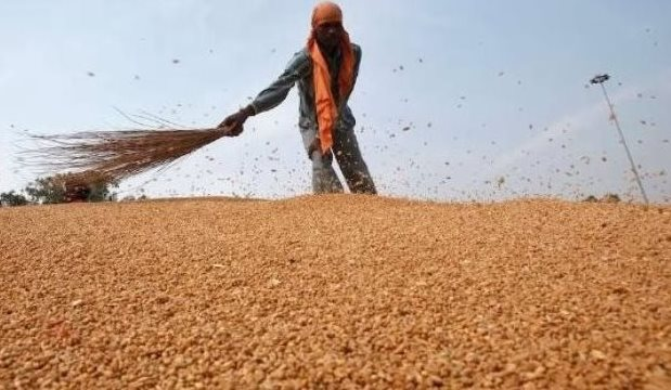 Căng thẳng Trung Đ&ocirc;ng: Lộ diện loạt mặt h&agrave;ng tiếp theo bước v&agrave;o chu kỳ tăng gi&aacute; sau dầu th&ocirc;, Việt Nam đang nhập khẩu rất nhiều - Ảnh 1.