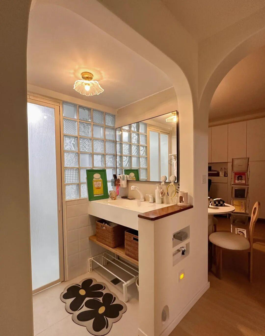 Nhiều gia đ&igrave;nh bắt đầu bỏ bồn rửa mặt trong ph&ograve;ng tắm: Sau khi xem thiết kế n&agrave;y, t&ocirc;i mới hiểu v&igrave; sao xu hướng đang thay đổi - Ảnh 4.