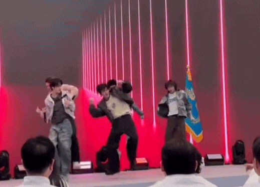 Hội mỹ nam hot nhất hiện tại diễn ở Nh&agrave; Xanh: Nhạc hay đẹp đều cả nh&oacute;m, 10 triệu fan chỉ l&agrave; chuyện nhỏ- Ảnh 2.