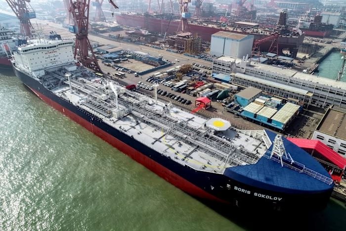 Giữa &lsquo;mưa bom b&atilde;o đạn&rsquo;, cụ &ocirc;ng U80 liều lĩnh đưa t&agrave;u chở dầu vượt eo biển Hormuz bất chấp đe dọa của Iran: Phần thưởng khủng d&agrave;nh cho người sẵn s&agrave;ng mạo hiểm - Ảnh 1.