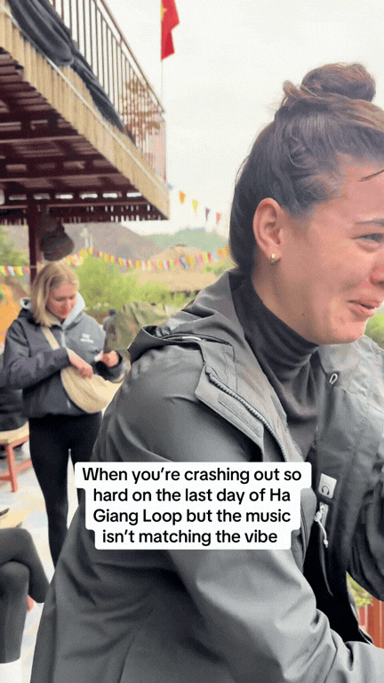 Kh&aacute;ch T&acirc;y kh&oacute;c cạn nước mắt khi rời H&agrave; Giang nhưng vẫn vui vẻ nhảy m&uacute;a - Ảnh 2.