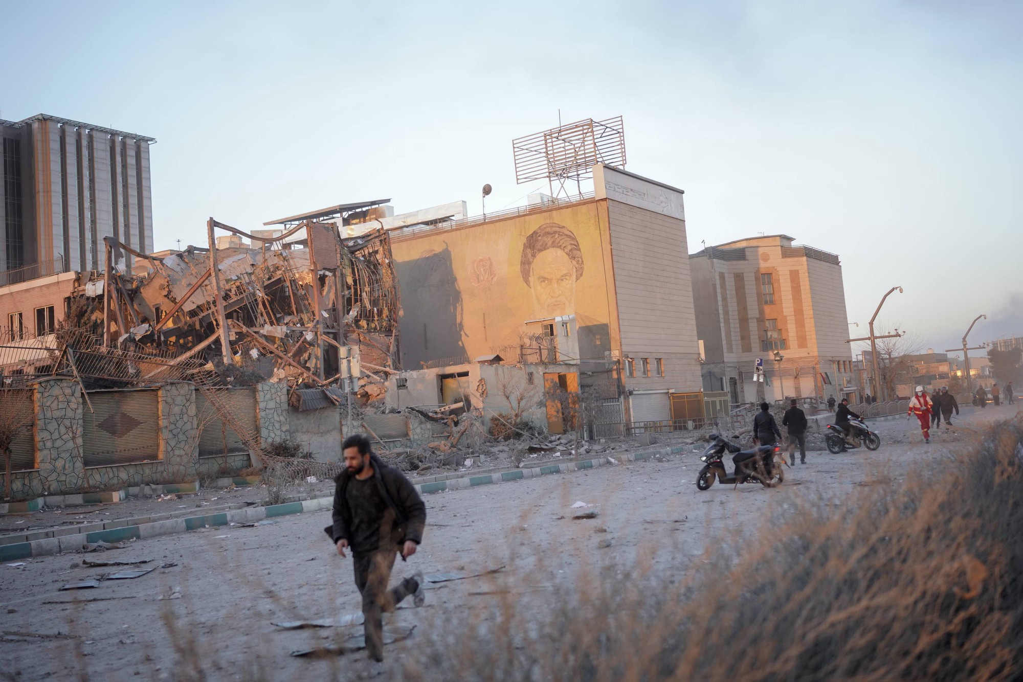 Iran 2026: T&igrave;nh h&igrave;nh xung đột v&agrave; thảm khốc sau 1 tuần - Ảnh 31.