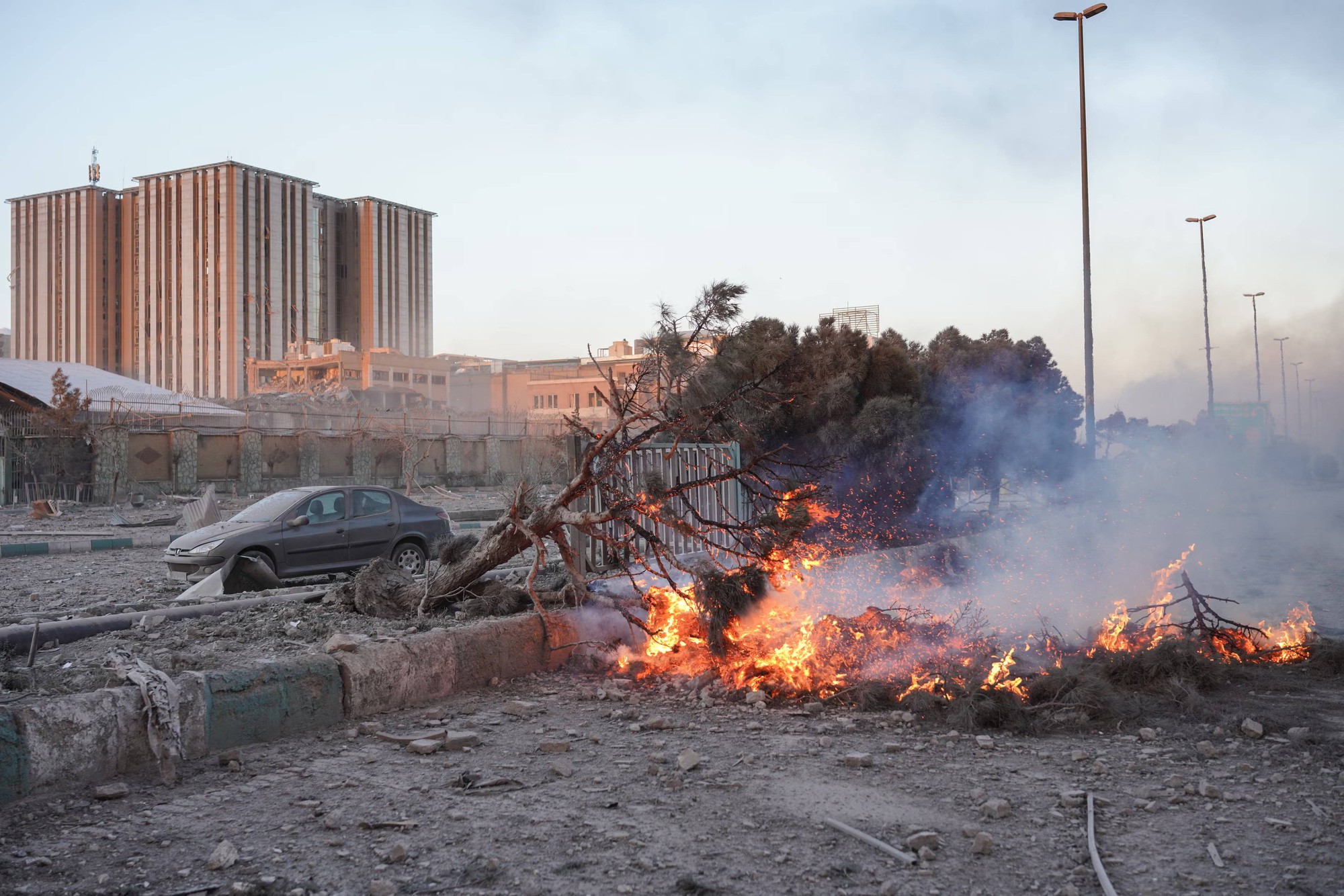 Iran 2026: T&igrave;nh h&igrave;nh xung đột v&agrave; thảm khốc sau 1 tuần - Ảnh 29.