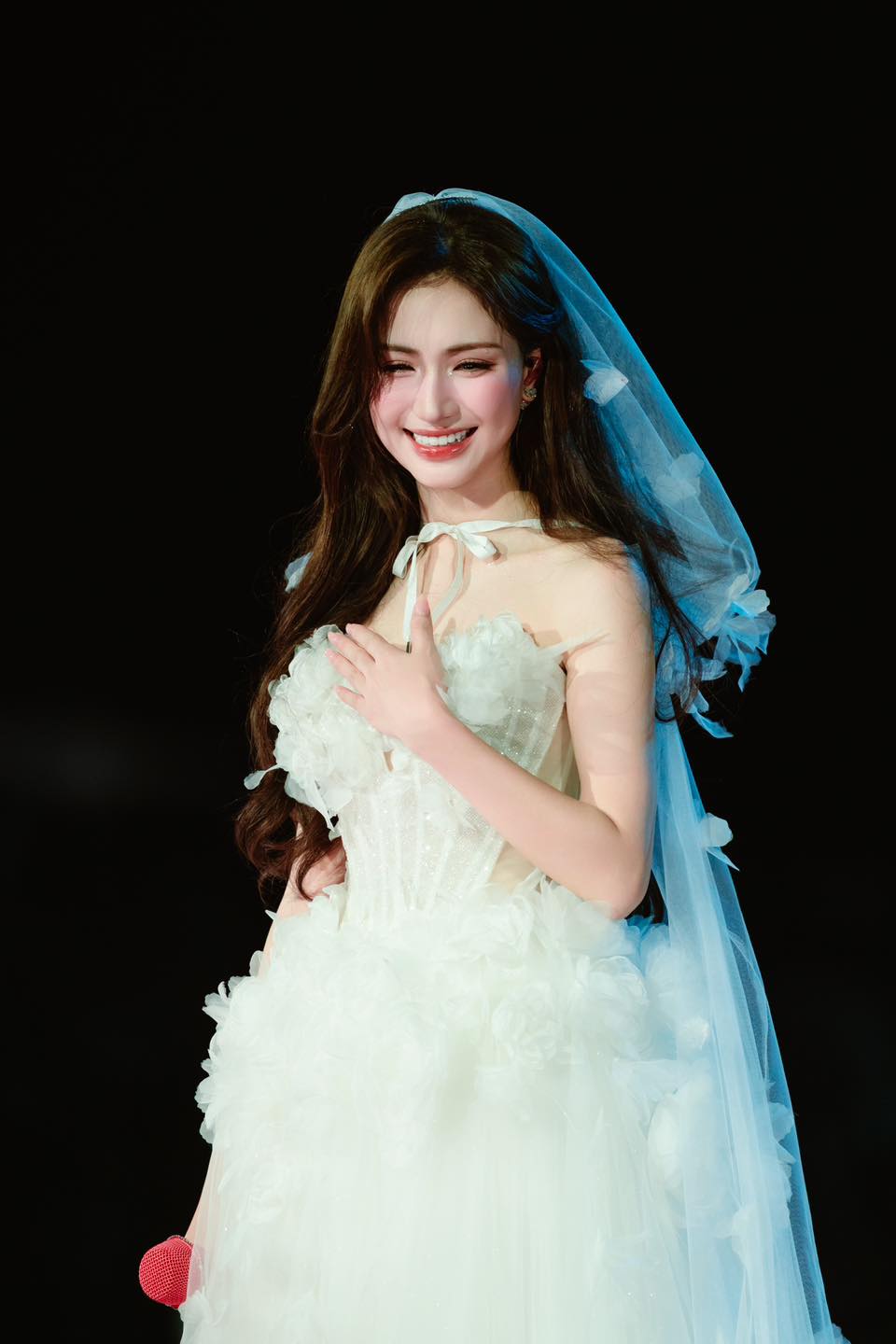 Đ&acirc;y l&agrave; c&aacute;ch cả nước chờ ng&agrave;y bạn trai qu&acirc;n nh&acirc;n cưới Ho&agrave; Minzy- Ảnh 4.