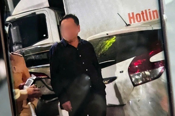 Vụ ô tô tông liên hoàn trên phố Hà Nội: Một nạn nhân nữ tử vong - Ảnh 2.