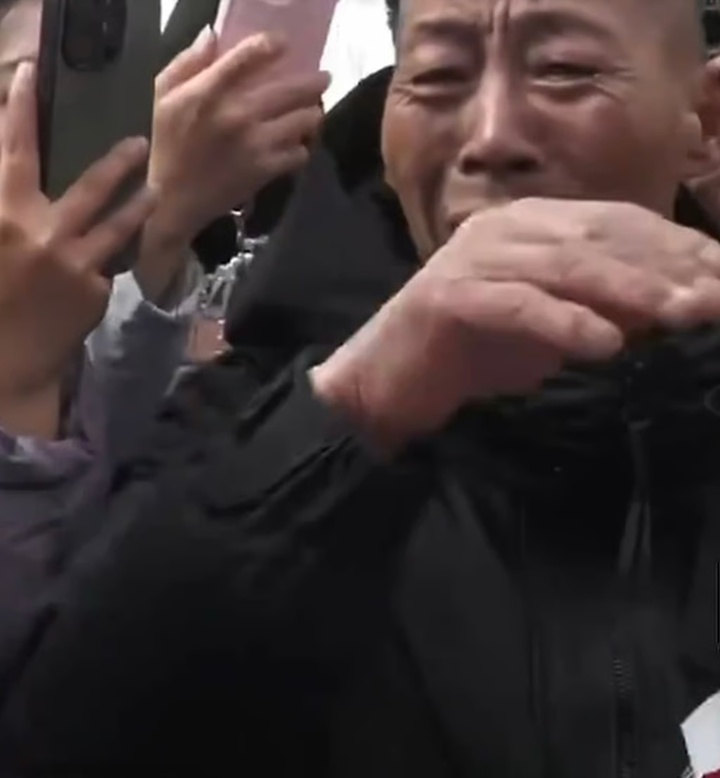 H&agrave;nh tr&igrave;nh 24 năm t&igrave;m cha: Người con trai bị bỏ rơi t&igrave;m lại tổ ấm - Ảnh 2.