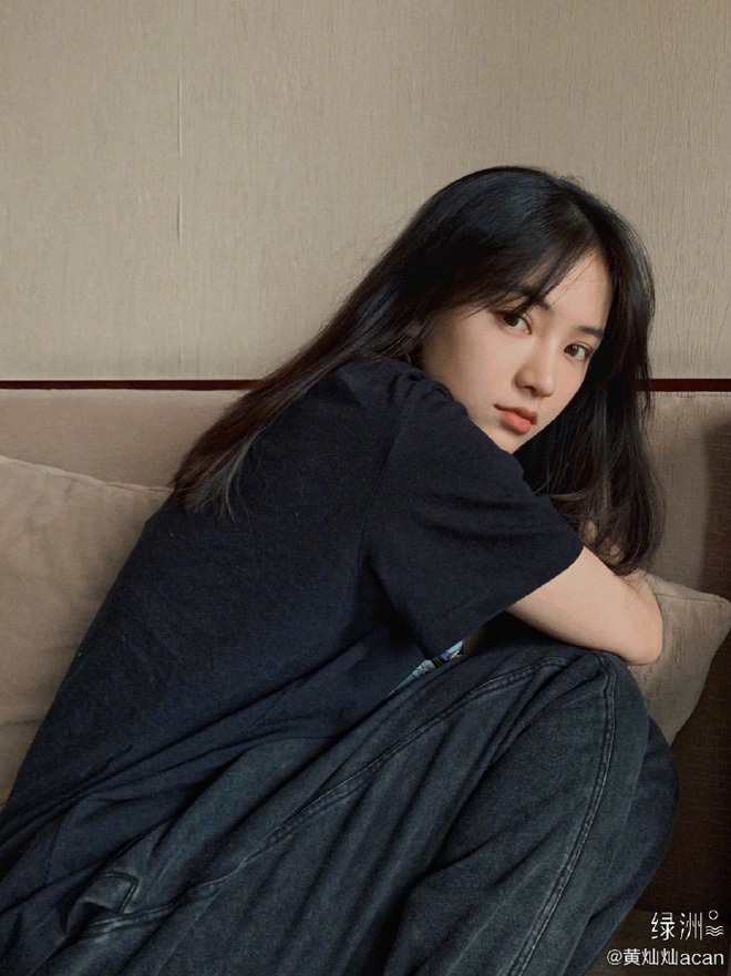 T&igrave;nh h&igrave;nh hiện tại của "Nữ thần Vũ H&aacute;n" nổi khắp cả nước nhờ một bộ ảnh năm 18 tuổi, d&ugrave;ng c&aacute;t-x&ecirc; &ldquo;bao nu&ocirc;i&rdquo; bạn trai- Ảnh 7.