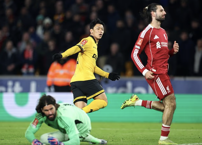 Đ&ograve;i nợ th&agrave;nh c&ocirc;ng Wolverhampton, Liverpool b&ugrave;ng nổ v&agrave;o tứ kết FA Cup - Ảnh 7.