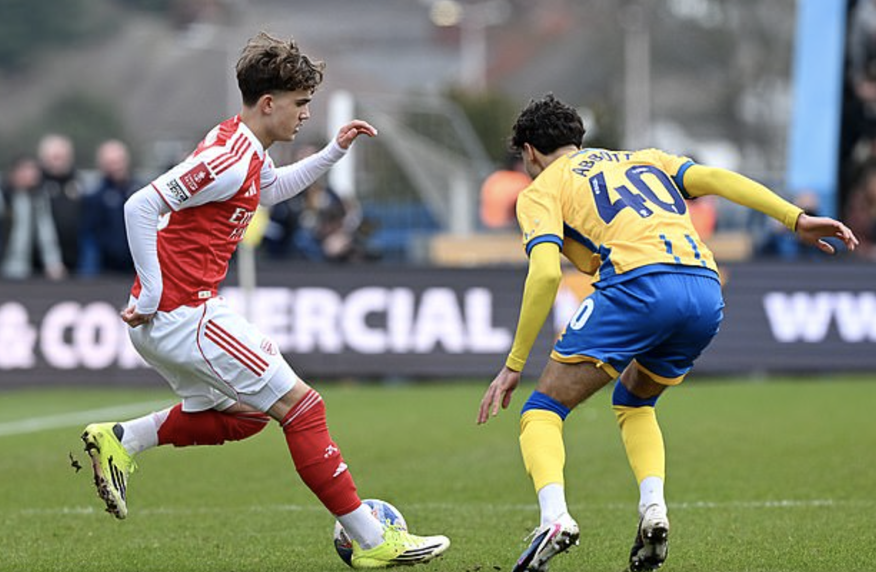 Hạ Mansfield Town, Arsenal nhọc nhằn v&agrave;o tứ kết FA Cup - Ảnh 1.
