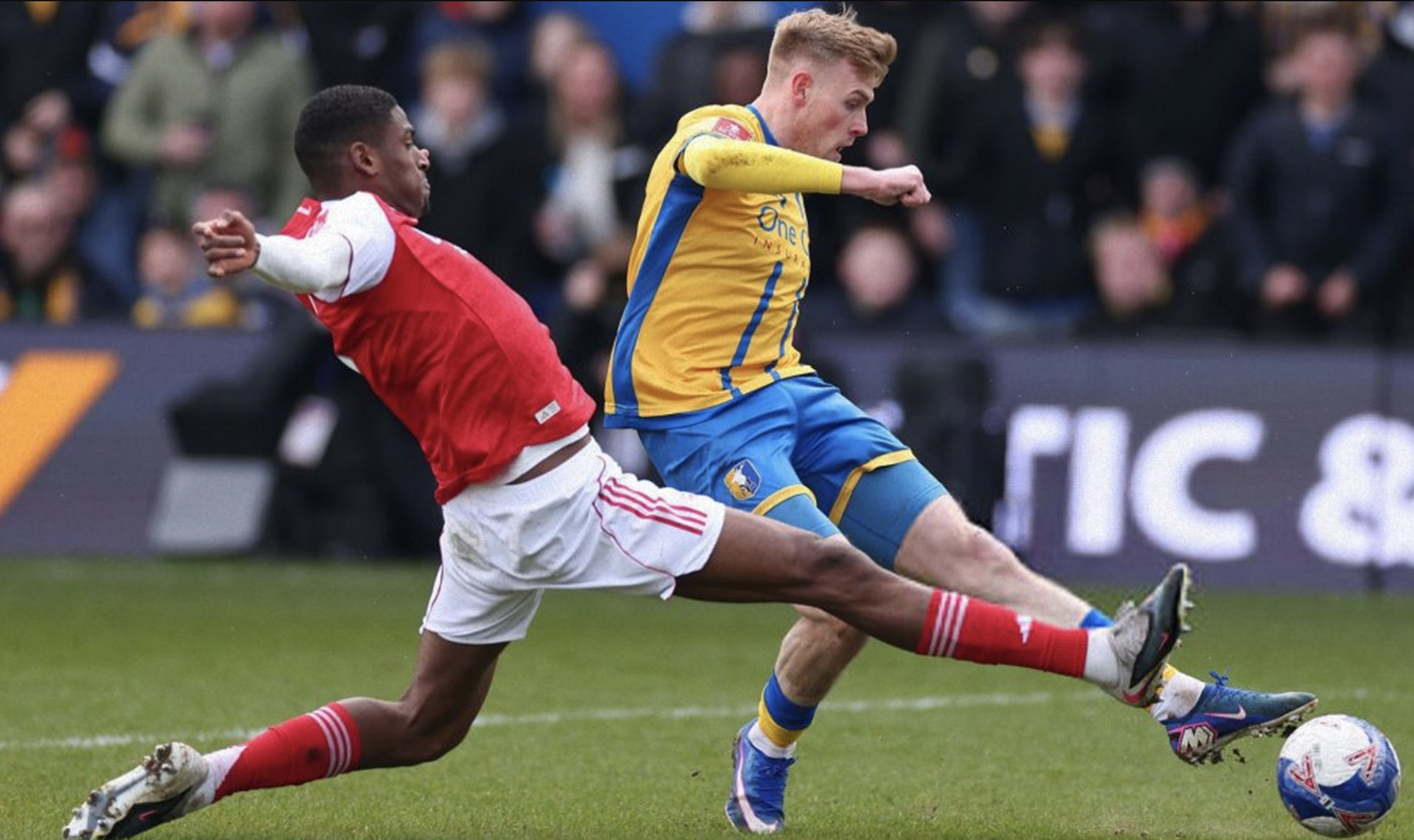 Hạ Mansfield Town, Arsenal nhọc nhằn v&agrave;o tứ kết FA Cup - Ảnh 3.
