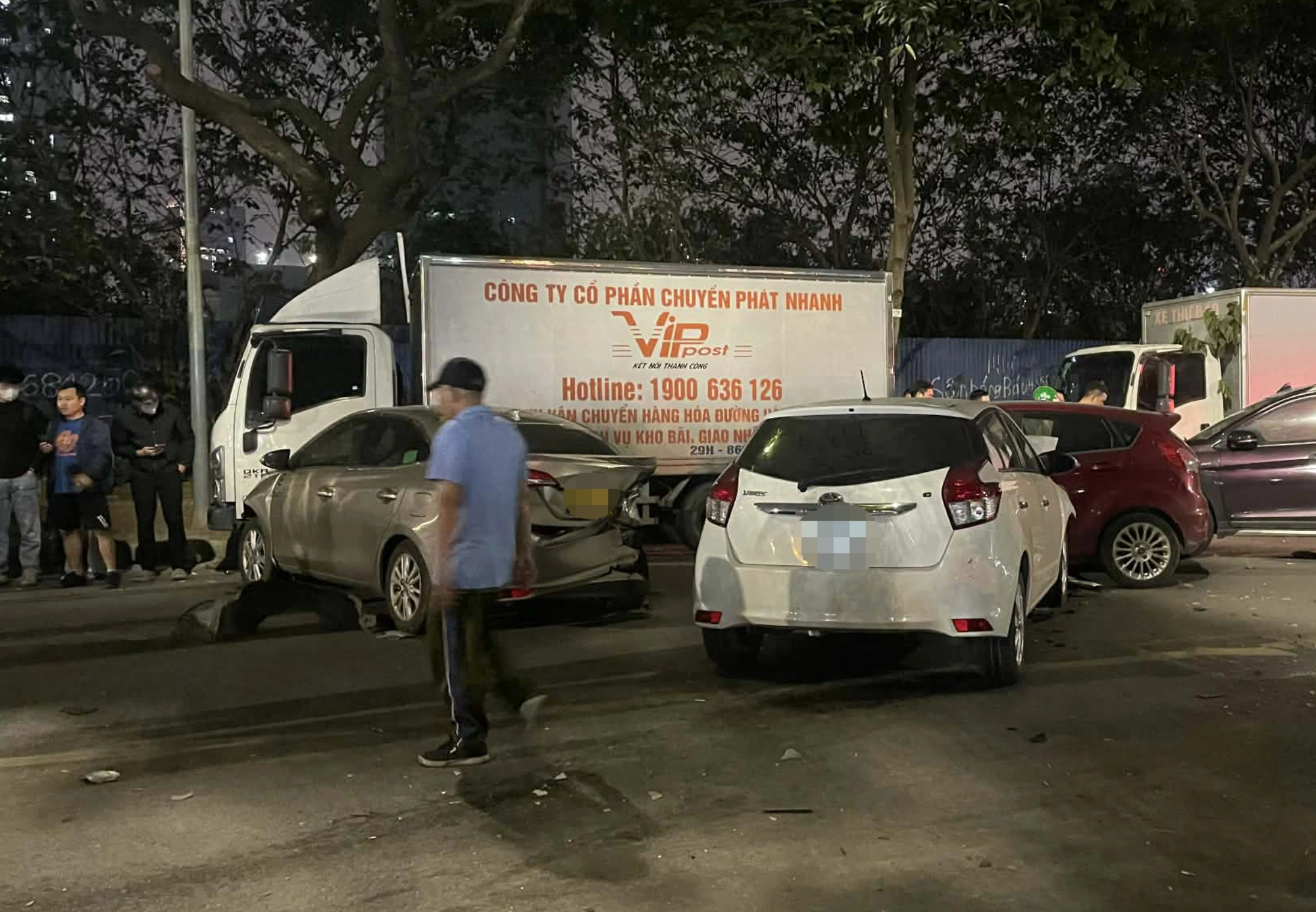 Kết quả kiểm tra nồng độ cồn của t&agrave;i xế &ocirc; t&ocirc; lao như t&ecirc;n bắn, t&ocirc;ng li&ecirc;n tiếp nhiều phương tiện- Ảnh 2.