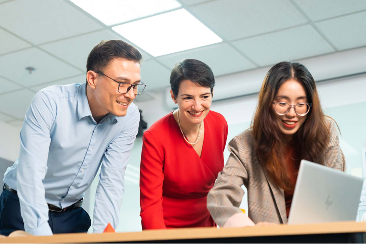 6 nghề “hái ra tiền” trong 10 năm tới: Có ngành lương hơn 100 triệu/tháng, luôn khát nhân lực, AI cũng khó thay thế - Ảnh 3.