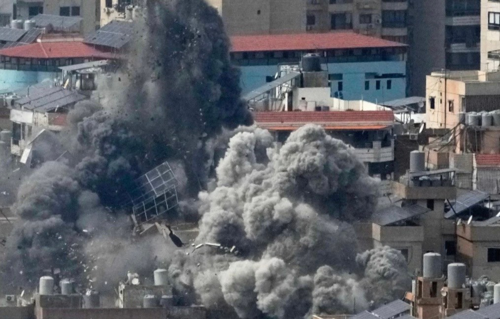 Mỹ ph&ecirc; duyệt b&aacute;n bom hạng nặng cho Israel v&agrave; hệ thống chống UAV Năm 2026 - Ảnh 1.