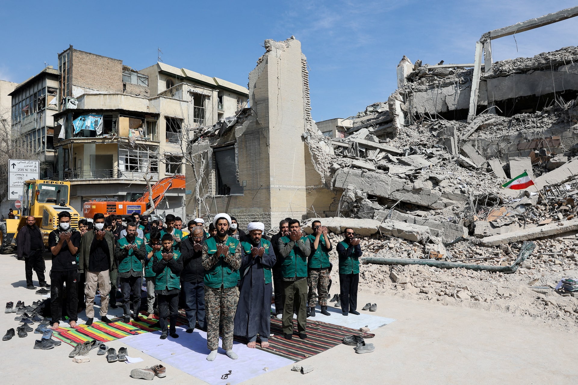 Iran 2026: T&igrave;nh h&igrave;nh xung đột v&agrave; thảm khốc sau 1 tuần - Ảnh 42.