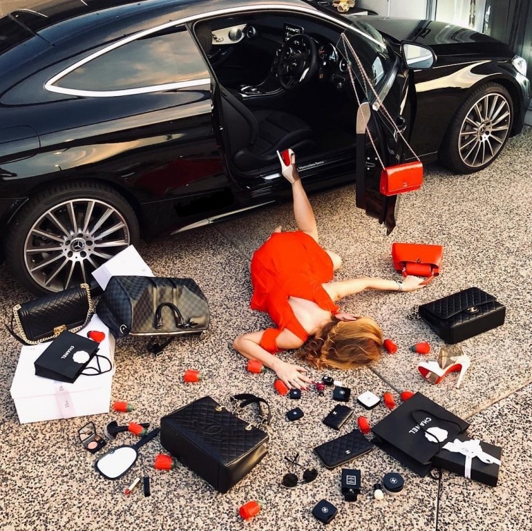 Giới trẻ đ&atilde; chuyển hẳn từ trend khoe gi&agrave;u sang khoe ngh&egrave;o- Ảnh 2.